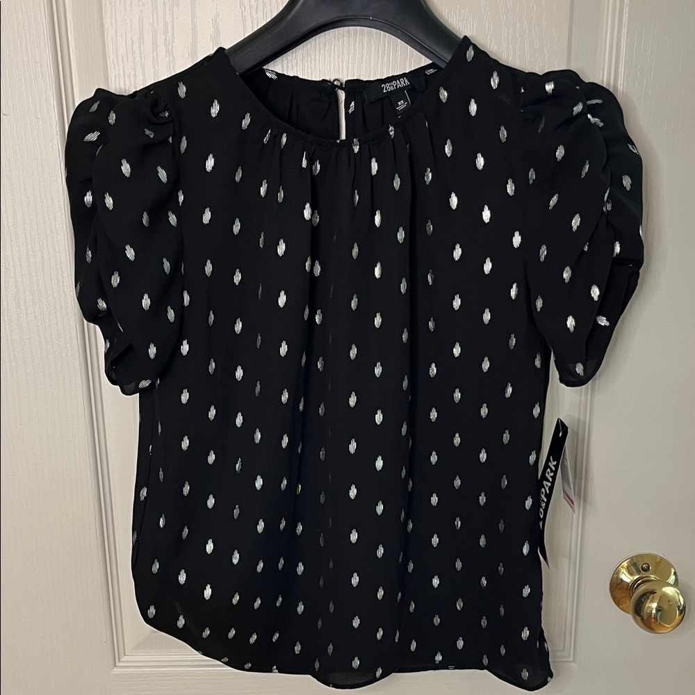 28th and Park Women’s Black and Silver Blouse